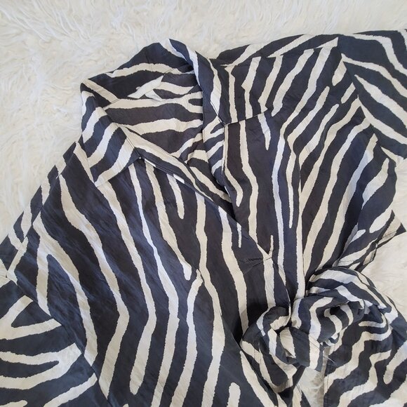 H&M Womens Crop Animal Print Lightweight Blouse Wrap Around Sz M Brown - Picture 1 of 10